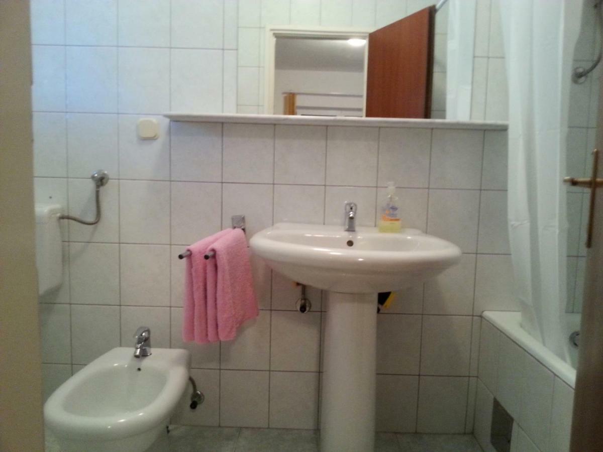 Apartments Ria Baska Voda Bagian luar foto